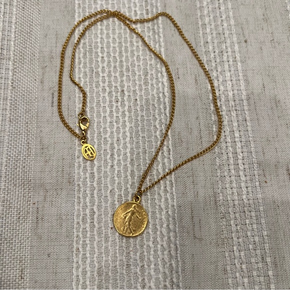 Ben-Amun Gold Necklace with Elegant Pendant - Picture 11 of 11